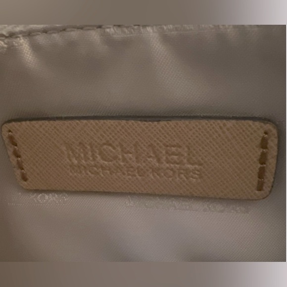 NWT Michael Kors Medium Bedford Double Zip Wristlet w/Pocket in Vanilla & Acorn - Picture 7 of 7